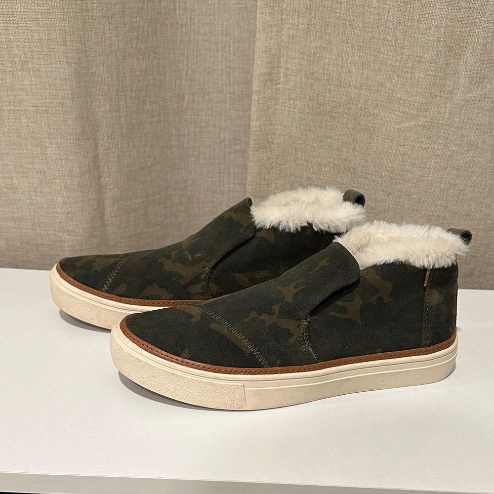 Toms Women’s Paxton Deep Forest Camo Suede Sneaker Faux Fur Size 6
